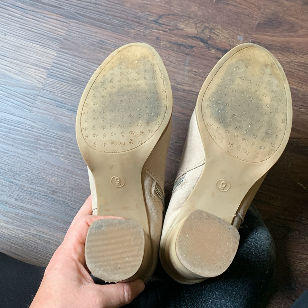 Cream booties - Picture 6 of 6